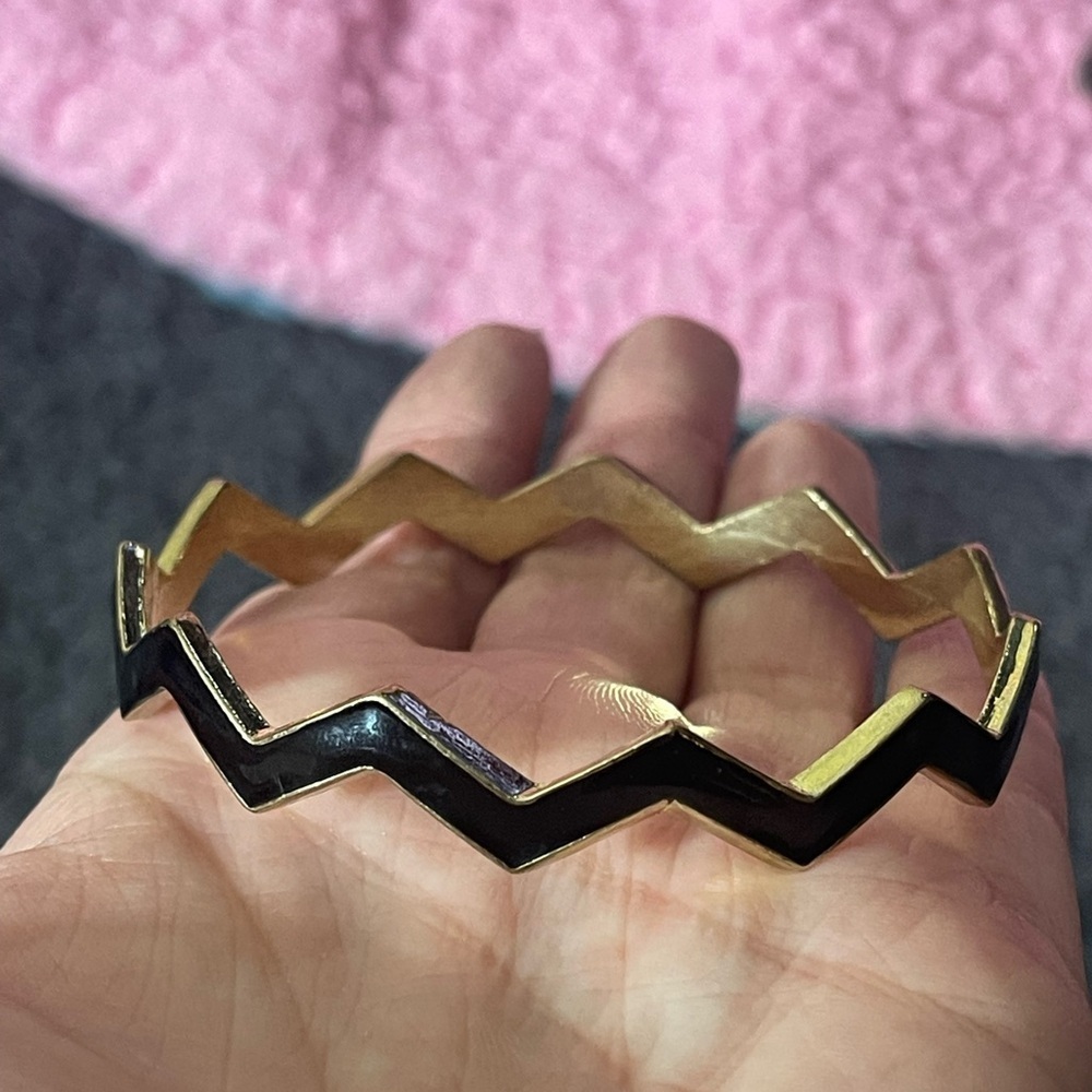 KC Kenneth Cole Signed Black Enamel dangle earrings black Gold zigzag bracelet‌‌ - Picture 2 of 3